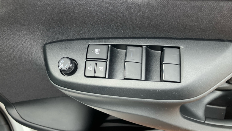 Toyota Yaris 1.5 Hybrid Design 5dr CVT Hybrid Hatchback